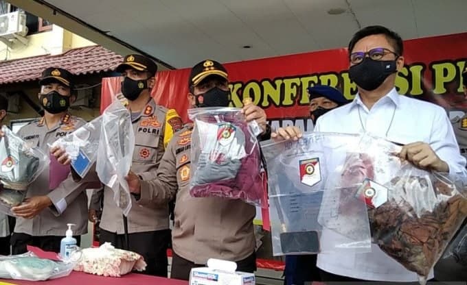 Polisi Tangkap Pelaku Pembunuhan Satu Keluarga di Rembang - Image