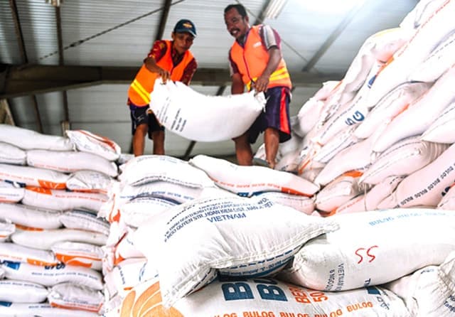 Saber Pungli Jabar Temukan Dugaan Pemalsuan Kualitas Beras BPNT - Image