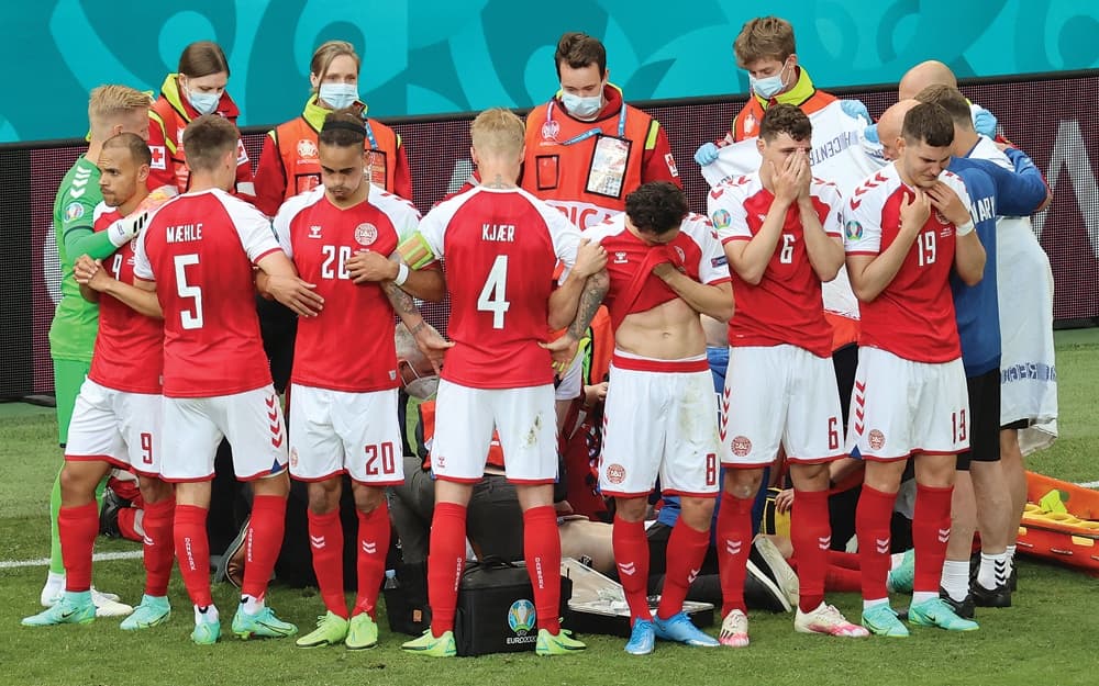 Salah Seorang Penyelamat Eriksen, Pernah Mengalahkan Taufik Hidayat - Image