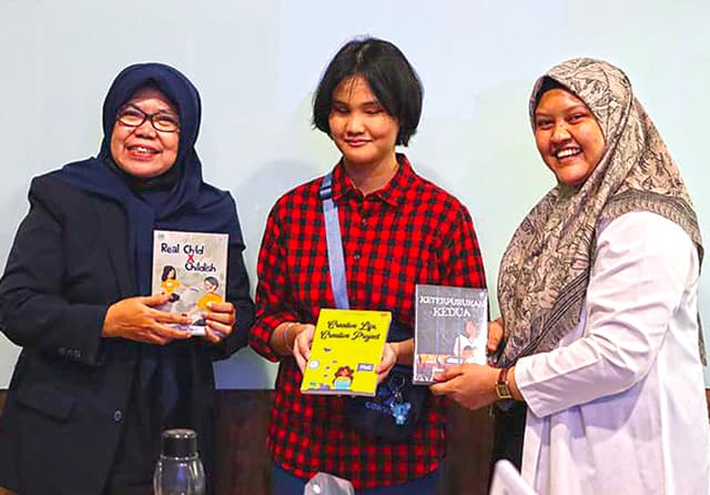 Huriyah Dhawy, Mahasiswi Tunanetra yang Merambah Dunia Kepenulisan - Image