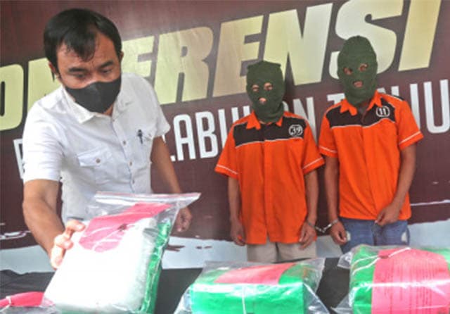 Polisi Buru Bandar Sabu-Sabu Jaringan Malaysia-Bangkalan - Image