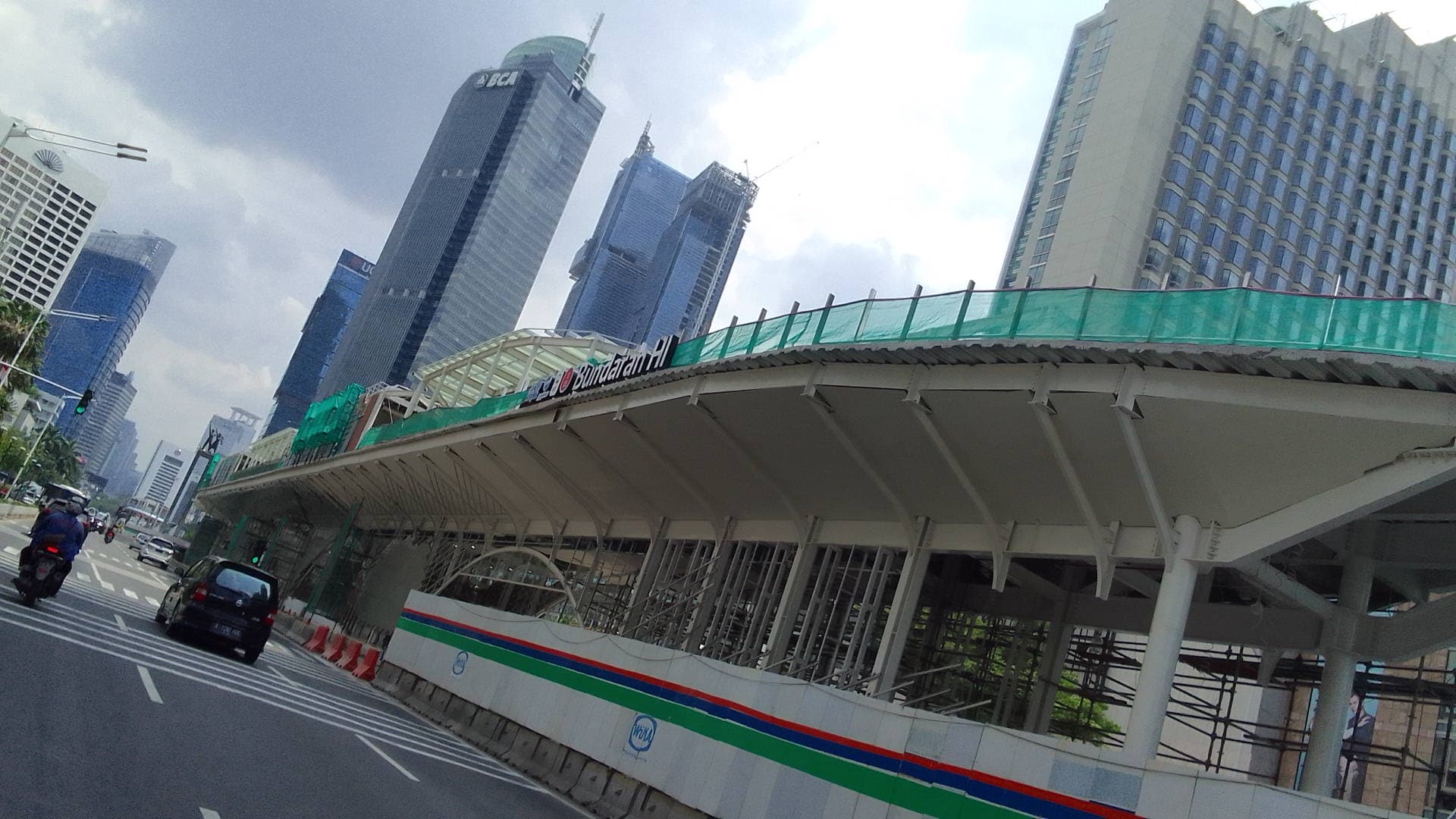 Anies Temui Keluarga Henk Ngantung, Bahas Polemik Halte Bundaran HI? - Image