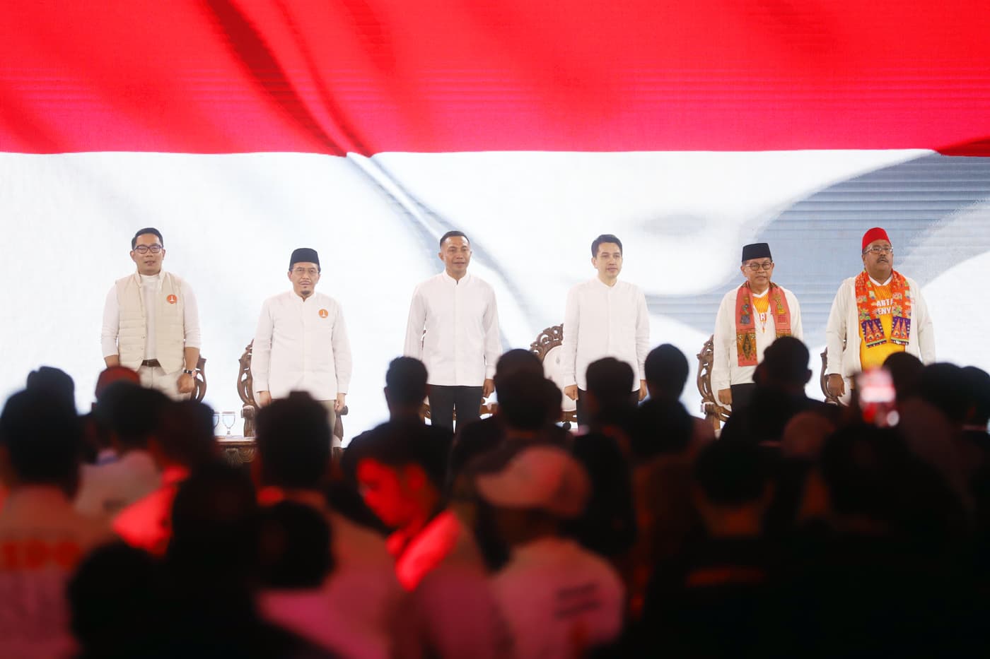 Tiga pasangan calon Gubernur-Wakil Gubernur DKI Jakarta (dari kiri) Ridwan Kamil-Suswono, Dharma Pongrekun-Kun Wardana Abyoto, dan Pramono Anung-Rano Karno mengikuti debat pertama pasangan Calon Gubernur dan Wakil Gubernur DKI Jakarta tahun 2024 di JIExpo - Image