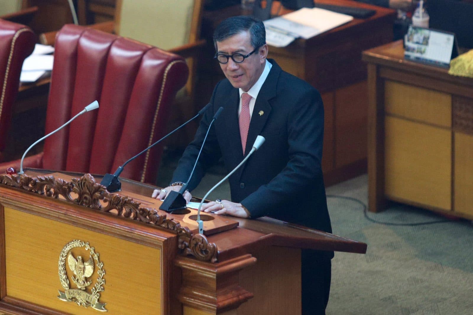 Menteri Hukum dan Hak Asasi Manusia (HAM) Yasonna Laoly berpidato dalam Rapat Paripurna DPR di Gedung Paripurna I, Kompleks Parlemen, Senayan, Jakarta, Selasa (17/9/2019). Rapat Paripurna yang dihadiri 289 dari 560 anggota DPR tersebut dengan agenda penga - Image